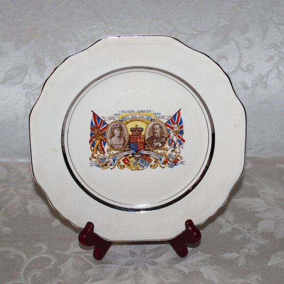 Commemorative Plate HRH Princess Elizabeth and Duke of Edinburgh visit to Canada - Picture 6 of 8